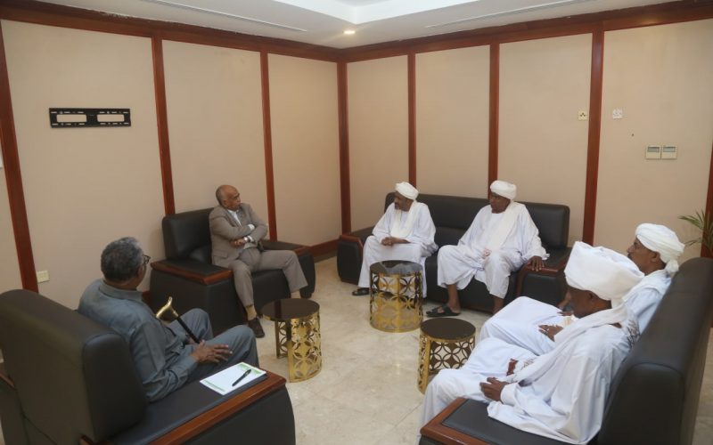 السودان – “الفضاء نيوز”: *وزير الطاقة ووالي القضارف يبحثان توفير وقود الموسم الزراعي بولاية القضارف* 