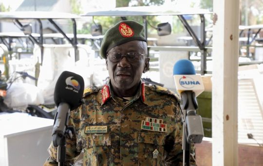 السودان – “الفضاء نيوز”: *وزير الدفاع يدشن توزيع وسائل إنتاج لأسر الشهداء ويعلن مشروعاً لإسكانهم بالولايات*