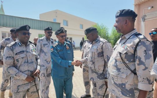 مدير الجمارك يتفقد مكافحة التهريب بالبحر الاحمر