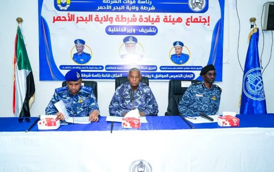 وزير الداخلية يترأس اجتماع هيئة قيادة شرطة ولاية البحر الأحمر ومجلس مكونات الوزارة بالولاية
