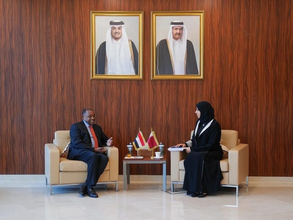 سفير السودان يلتقي وزير التربية والتعليم والتعليم العالي بدولة قطر
