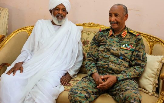 السودان – “الفضاء نيوز”: *رئيس مجلس السيادة يشيد بوقفة أهل العيلفون ودعمهم للقوات المسلحة في معركة الكرامة*