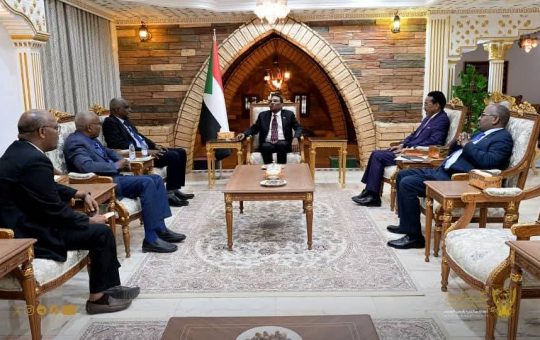 السودان – “الفضاء نيوز”: *رئيس الوزراء يؤكد حرص حكومة الأمل على معالجة قضايا الأطباء*