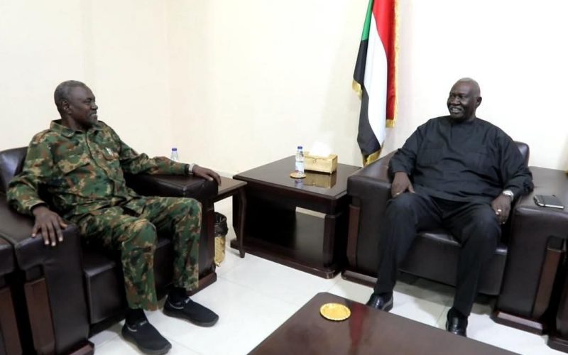 السودان – “الفضاء نيوز”:   *نائب رئيس مجلس السيادة الفريق مالك عقار إير يتلقى تنويرا من والي الخرطوم الأستاذ أحمد عثمان حمزة حول مجمل الأوضاع بالولاية*