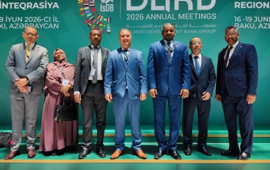 وزير الدولة بوزارة المالية يلتقي المدير الإقليمي لمجموعة البنك الإسلامي للتنمية بباكو*