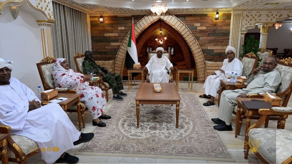 السودان – “الفضاء نيوز”: *اللجنة الاقتصادية العليا برئاسة د. كامل إدريس تناقش عدداً من الملفات الإقتصادية*