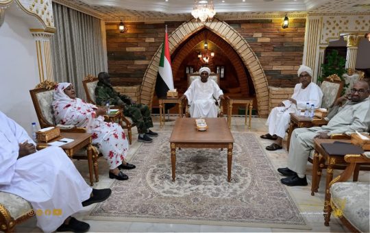 السودان – “الفضاء نيوز”: *اللجنة الاقتصادية العليا برئاسة د. كامل إدريس تناقش عدداً من الملفات الإقتصادية*