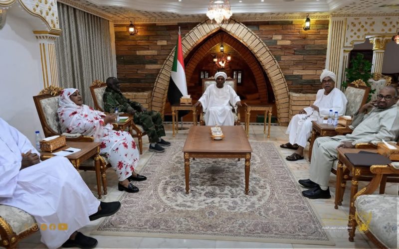 السودان – “الفضاء نيوز”: *اللجنة الاقتصادية العليا برئاسة د. كامل إدريس تناقش عدداً من الملفات الإقتصادية*