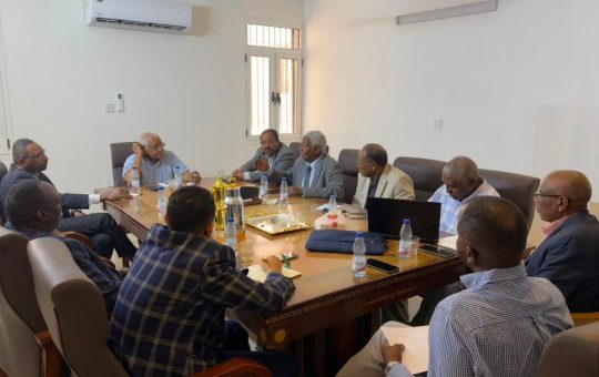 السودان – “الفضاء نيوز”: *رئيس مفوضية السلام يلتقي أستاذة جامعات وأكاديميين لبحث إعداد الرؤية المستقبلية للسودان*