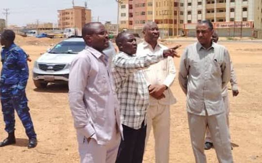 السودان – “الفضاء نيوز”: *أمين عام حكومة ولاية الخرطوم ومدير عام جهاز حماية الأراضي يقفان على التعديات العشوائية بمحلية امبدة* 