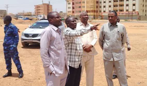 السودان – “الفضاء نيوز”: *أمين عام حكومة ولاية الخرطوم ومدير عام جهاز حماية الأراضي يقفان على التعديات العشوائية بمحلية امبدة* 