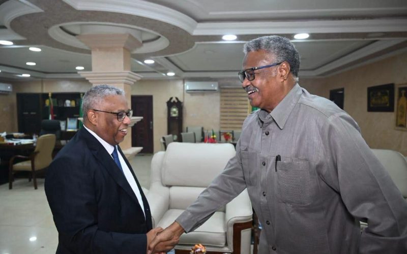 السودان – “الفضاء نيوز”:   *والي القضارف والبنك الزراعي يبحثان ترتيبات تمويل الموسم الزراعي الجديد وتجاوز تحديات الإنتاج*