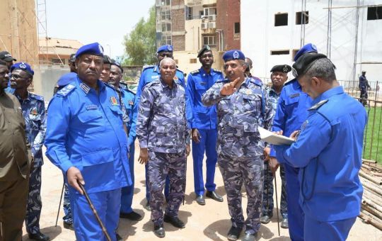 السودان – “الفضاء نيوز”: *وزير الداخلية ومدير عام قوات الشرطة يقفان على سير العمل بمجمعات خدمات الجمهور ومستشفى الرباط الجامعى*