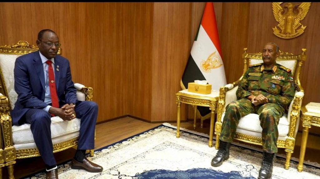 السودان – “الفضاء نيوز”: *رئيس مجلس السيادة يلتقي مدير جهاز المخابرات في جنوب السودان*