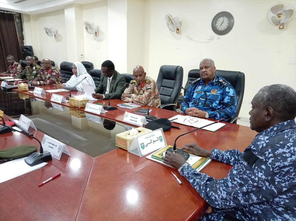 السودان – “الفضاء نيوز”:  *لجنة أمن ولاية الخرطوم تعتمد جملة من الآليات والتدابير التنفيذية الرامية إلى إنفاذ موجهات مجلس الأمن والدفاع الخاصة بإخلاء العاصمة من كافة المظاهر العسكرية*
