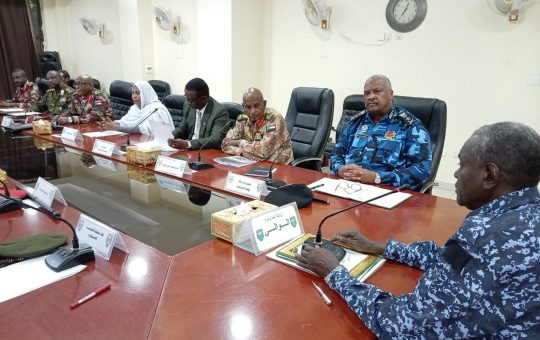 السودان – “الفضاء نيوز”:  *لجنة أمن ولاية الخرطوم تعتمد جملة من الآليات والتدابير التنفيذية الرامية إلى إنفاذ موجهات مجلس الأمن والدفاع الخاصة بإخلاء العاصمة من كافة المظاهر العسكرية*
