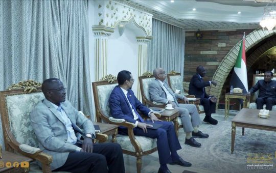 السودان – “الفضاء نيوز”: *رئيس الوزراء يترأس اجتماعاََ يتناول الأوضاع الاقتصادية*