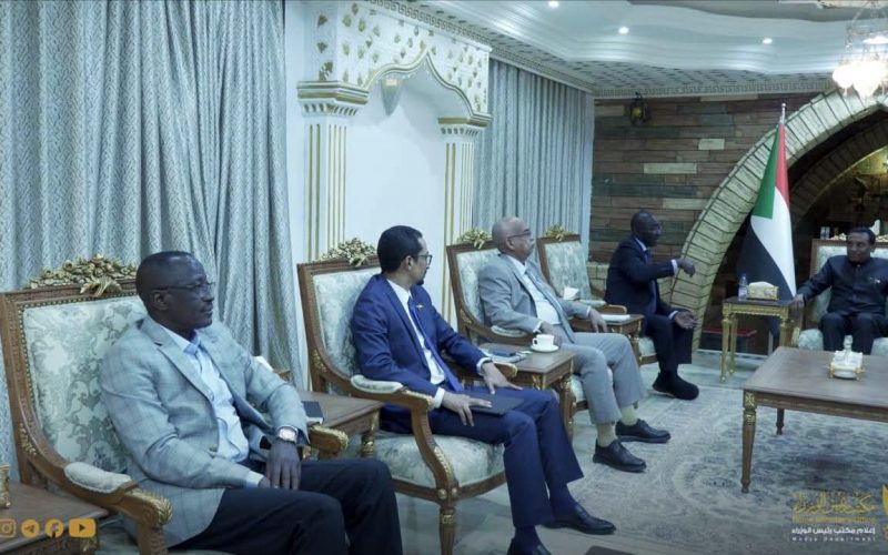 السودان – “الفضاء نيوز”: *رئيس الوزراء يترأس اجتماعاََ يتناول الأوضاع الاقتصادية*