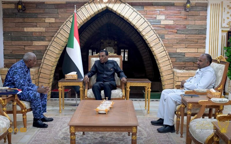 رئيس الوزراء يطلع على سير العمل في وزارة الداخلية