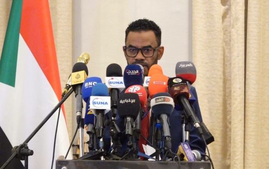 السودان – “الفضاء نيوز”: *رئيس المجلس الأعلى للسلم الاجتماعي يدعو النخب السياسية لإتخاذ مواقف إيجابية تجاه قضايا الوطن*