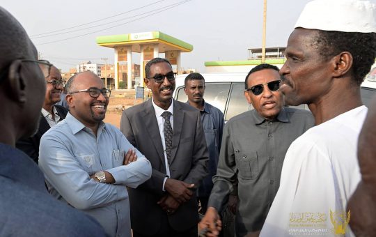السودان – “الفضاء نيوز”: *رئيس الوزراء يفتتح محول كهرباء أبوعركي البخيت بأمدرمان العرضة ويتفقد مواطني منطقة الأزهري*