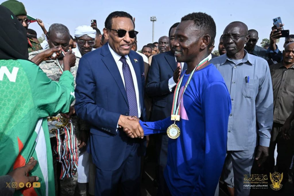 السودان – “الفضاء نيوز”: *د.كامل ادريس : تحرير دارفور بات قريبا جدا*